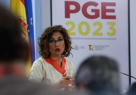 La ministra de Hacienda, María Jesús Montero, comparece ante los medios tras aprobar el Gobienrno su proyecto de Presuestos para 2023.