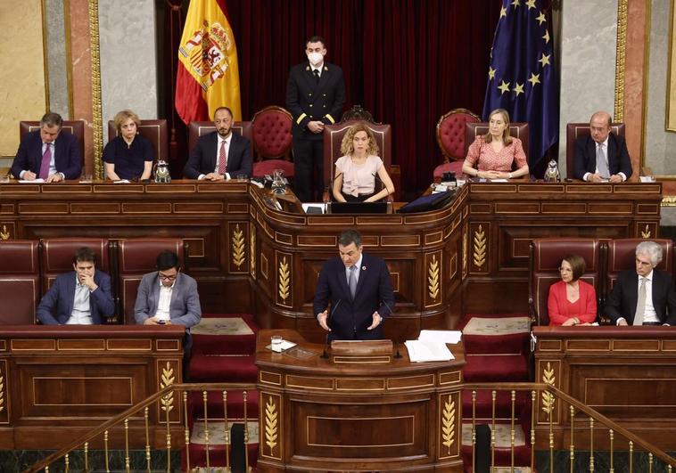 Sánchez y Feijóo pugnan por el control de la Mesa en el primer asalto de la legislatura
