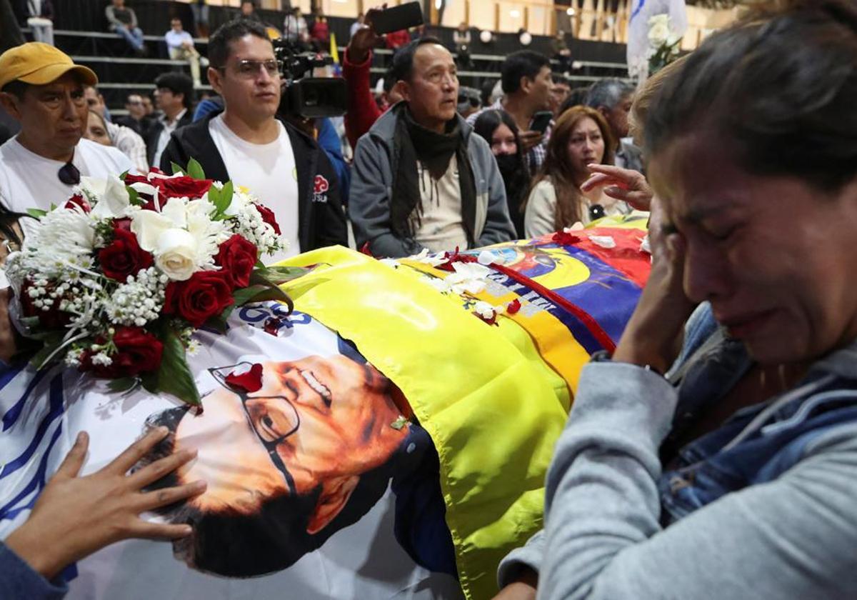 Capilla ardiente del candidato a la presidencia ecuatoriana Fernando Villavicencio, asesinado esta semana.