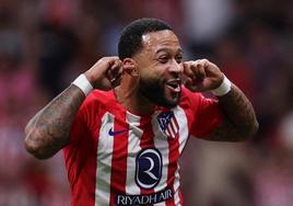 Memphis Depay celebra su golazo ante el Granada.