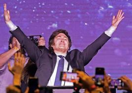 Javier Milei celebra el triunfo en las elecciones primarias de Argentina