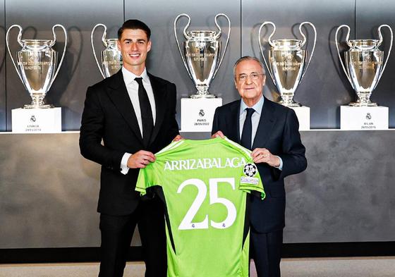 El portero Kepa Arrizabalaga y el presidente blanco Florentino Pérez.