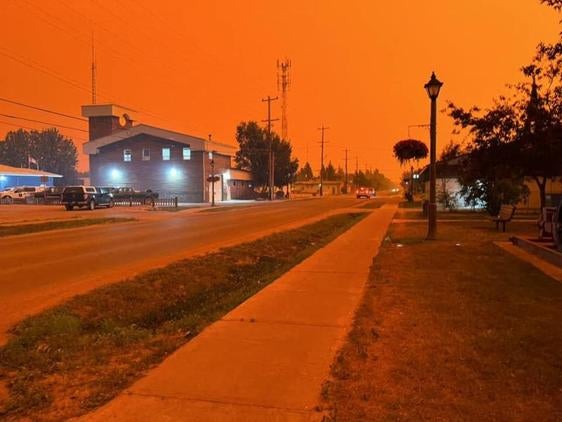 La ciudad canadiense de Fort Smith durante los incendios forestales,