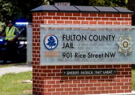 Donald Trump tendrá que presentarse en la cárcel del condado de Fulton.