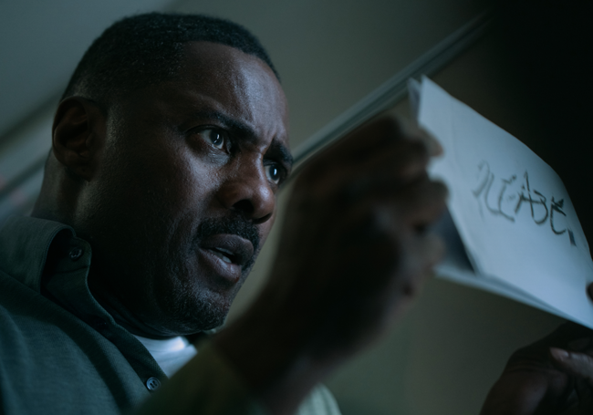 Idris Elba en 'Secuestro en el aire'