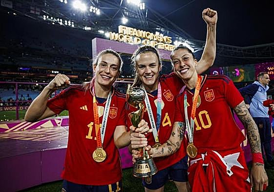 Alexia Putellas, Irene Paredes y Jennifer Hermoso