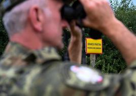 Las Fuerzas Armadas han reforzado la vigilancia en la frontera con Bielorrusia para contener el flujo migratorio.