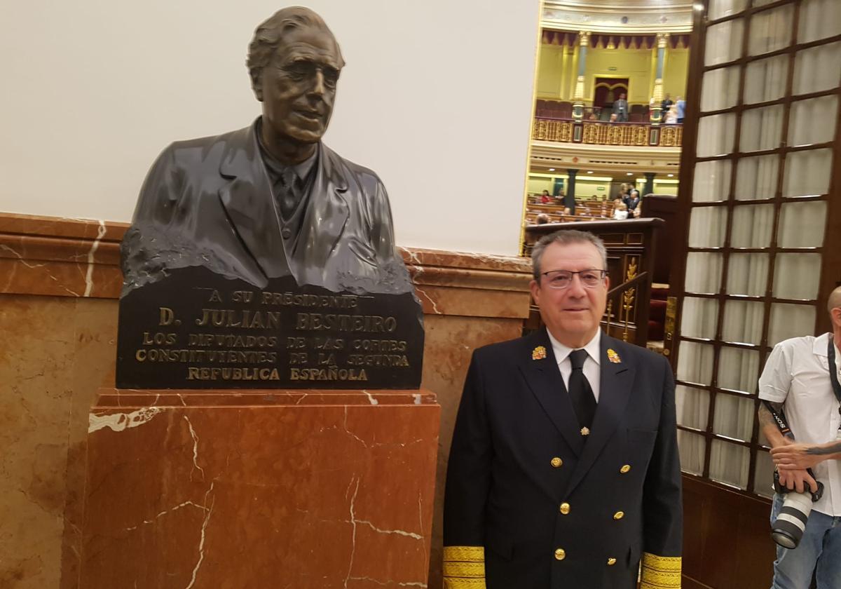 José María Mayoral, portero mayor del Congreso a las puertas del Hemiciclo.