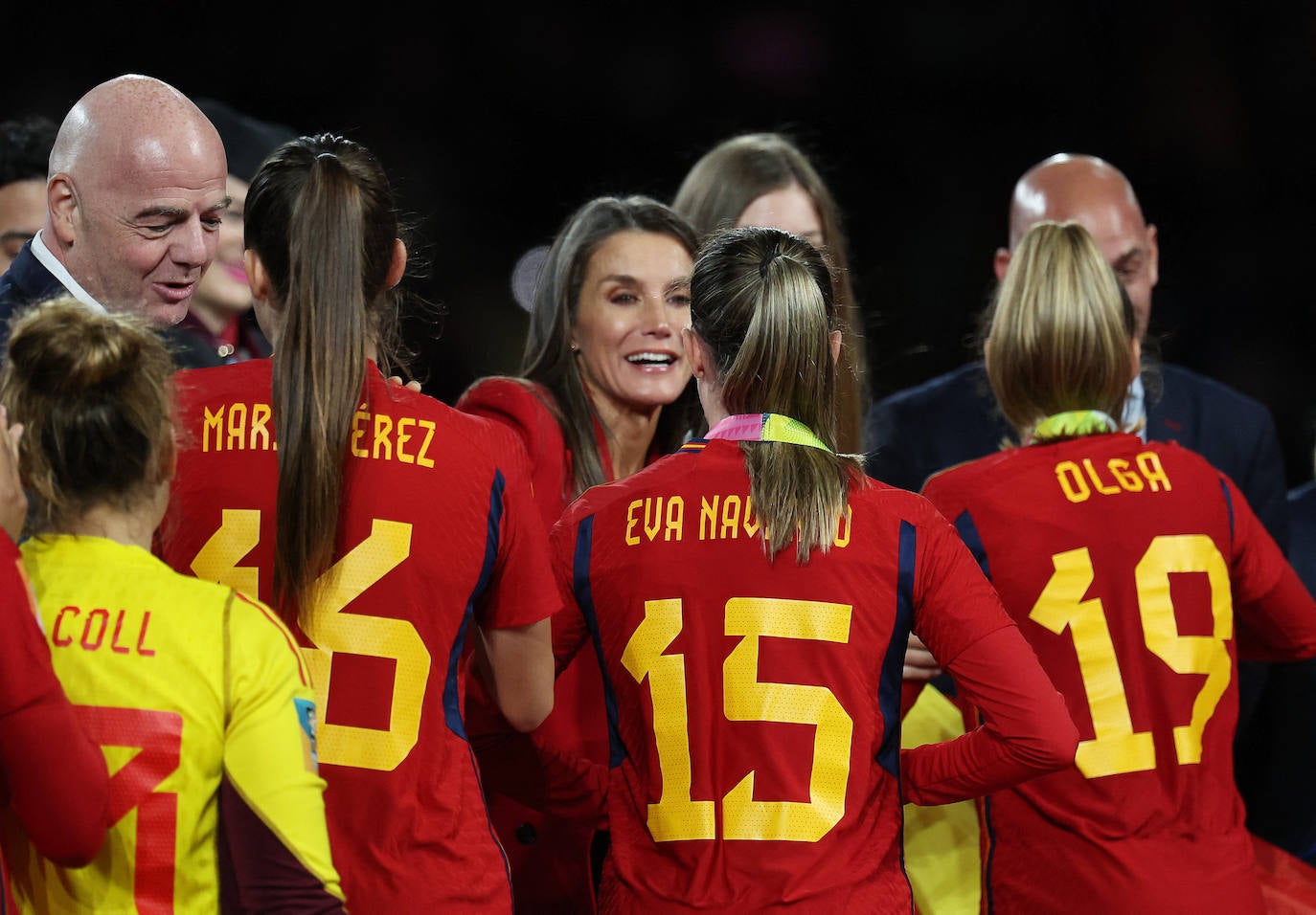 La Reina Letizia saluda a las futbolistas de España tras la historia gesta de La Roja en el Mundial femenino.