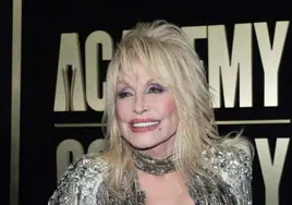 Dolly Parton la reina del country, que ha cumplido 77 años y ha grabado mas de 3.000 canciones en casi 50 discos.