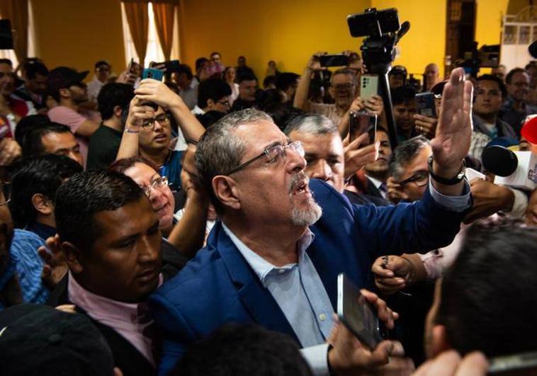 El progresista Arévalo da la sorpresa y arrasa en las elecciones de Guatemala