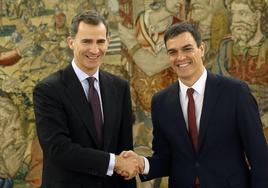 Felipe VI y Pedro Sánchez, el 2 de febrero de 2016, en la ronda de consultas.
