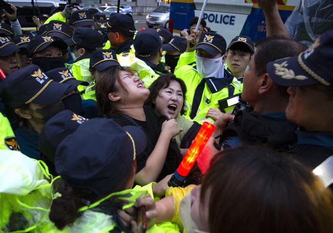 Protestas en Japón por el plan de desagüe de Fukushima.