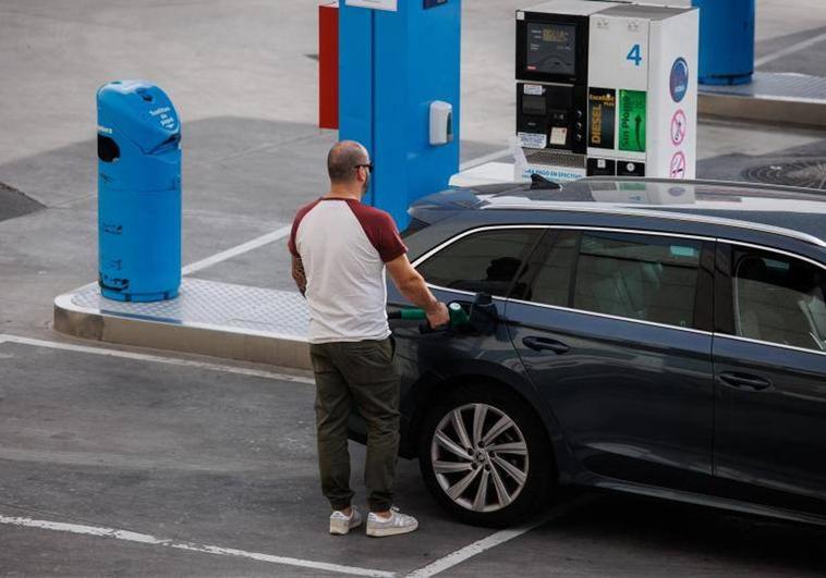 La gasolina se dispara por encima de los 1,7 euros tras siete semanas al alza