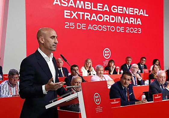 Luis Rubiales, durante la asamblea de la Federación.