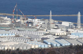 Más de mil tanques almacenan un millón de toneladas de agua radiactiva en Fukushima.