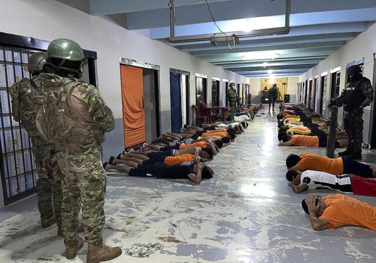 Ecuador lanza una redada en la cárcel más peligrosa del país en busca de armas