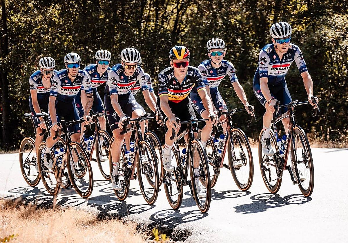 El hombre solo contra el equipo