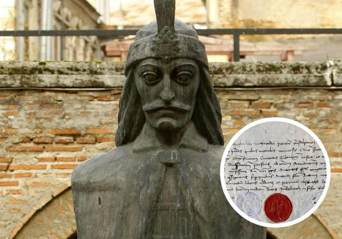 Figura en recuerdo de Vlad III en Bucarest. En el círculo, una de las cartas que han revelado alguna de las enfermedades que sufrió.