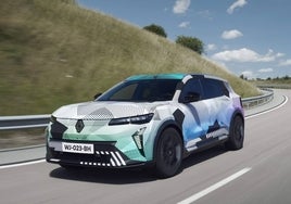 Renault Scénic E-Tech con pintura de camuflaje