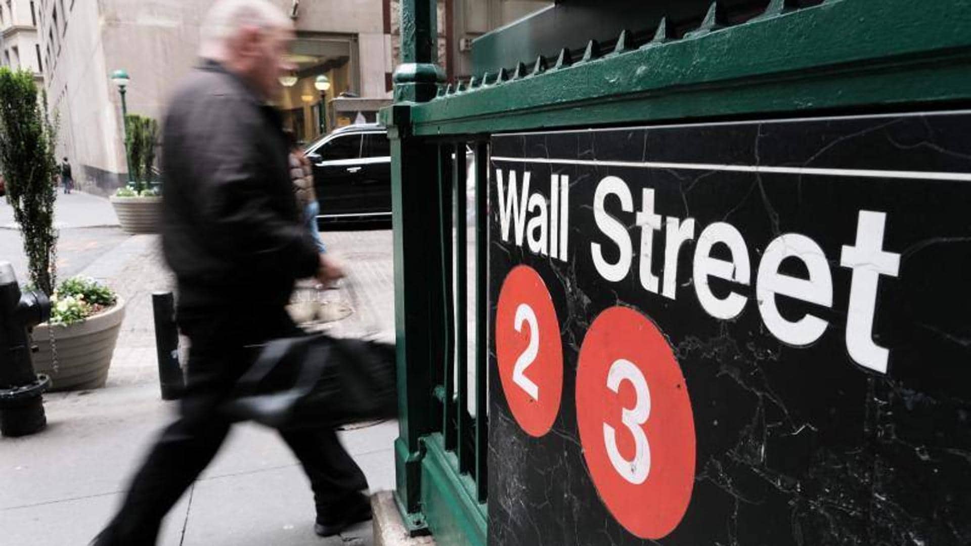 The Stock Market cuts its bullish streak pressured by energy values