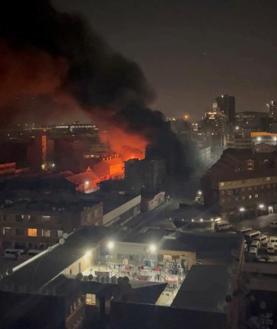 Imagen secundaria 2 - Un incendio en un edificio ocupado en Sudáfrica provoca más de 70 muertos