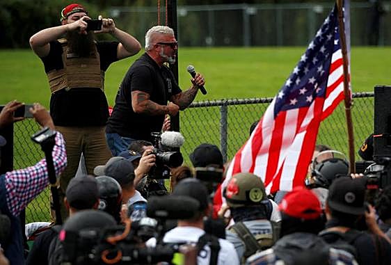 Condenado a 17 años de cárcel el líder de la milicia ultraderechista Proud Boys que asaltó el Capitolio