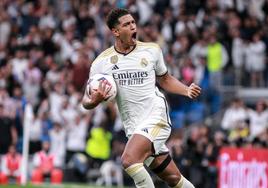 Jude Bellingham celebra el gol del triunfo del Real Madrid en el Bernabéu.