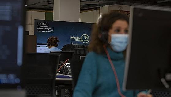 Más de 200.000 llamadas al teléfono del cáncer: «Queremos que se sientan acompañados»