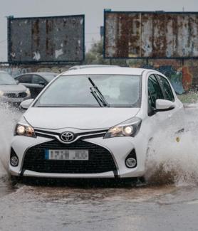 Imagen secundaria 2 - La Dana cancela trenes, corta carreteras e inunda medio país y Madrid se libra de su Filomena de lluvia