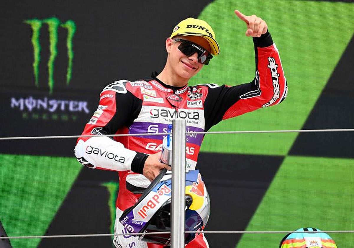 David Alonso celebra su triunfo.