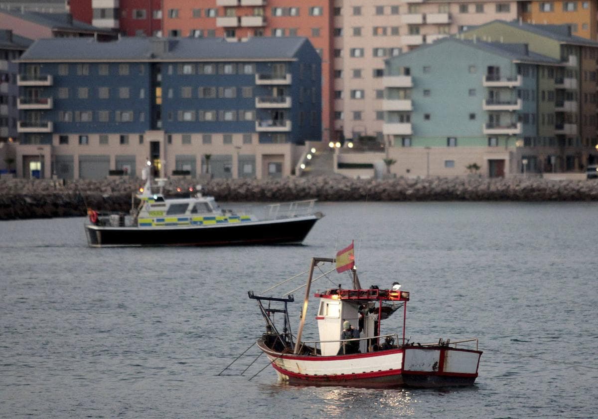 El pulso en aguas de Gibraltar tensa las relaciones con el acuerdo post Brexit encallado