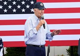 Joe Biden se dirige a un grupo de trabajadores en Filadelfia durante la festividad del Labor Day.