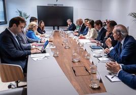 La vicepresidenta Calviño junto a los ejecutivos de la banca española.