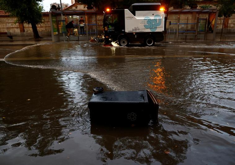 Imagen de una calle de Madrid la mañana de este lunes.