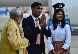 Rishi Sunak y su esposa fueron recibidos por el ministro de Exteriores indio