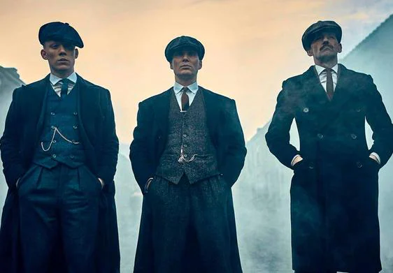 Joe Cole, Cillian Murphy y Paul Anderson, los hermanos Shelby, en una escena de 'Peaky Blinders'.