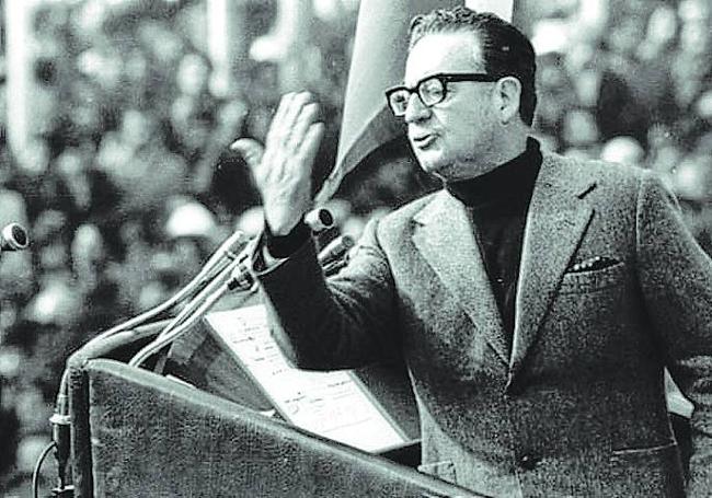 Salvador Allende, en un mitin electoral de la Unidad Popular en 1970. .