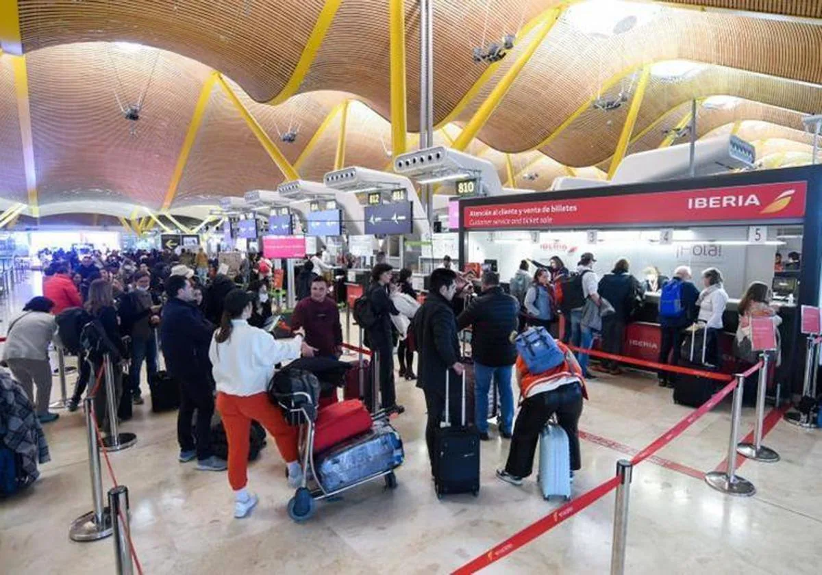 Los aeropuertos españoles baten récord de pasajeros en agosto con casi 30 millones