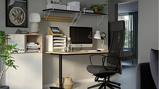Crea tu rincón ideal para estudiar, trabajar o jugar con estos accesorios de IKEA