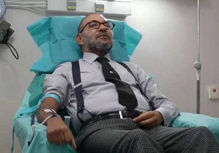 Mohamed VI dona sangre para las víctimas