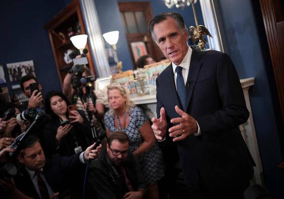 Romney reta a Biden y Trump a imitarle en su retiro