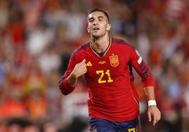 Ferran Torres celebra el primero de sus dos goles a Chipre en Granada.