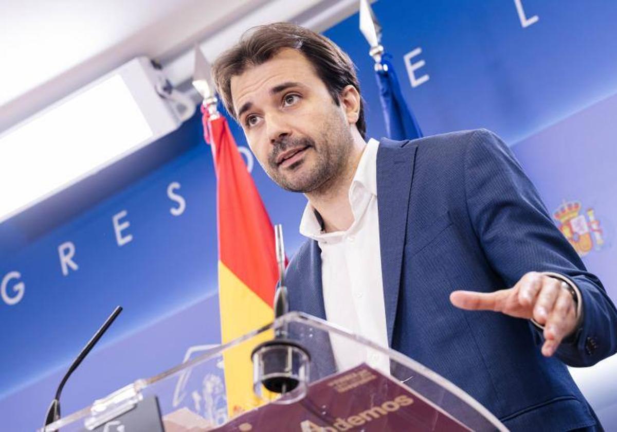 Javier Sánchez Serna durante su rueda de prensa este jueves en el Congreso.