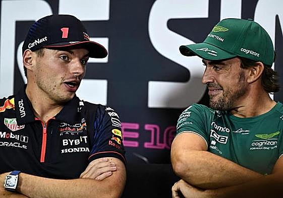 Max Verstappen y Fernando Alonso, durante la presentación del GP de Singapur.