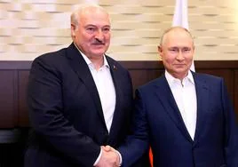 Los presidentes de Bielorrusia y Rusia, Alexánder Lukashenko y Vladímir Putin