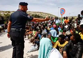 Inmigrantes llegados a la isla de Lampedusa.