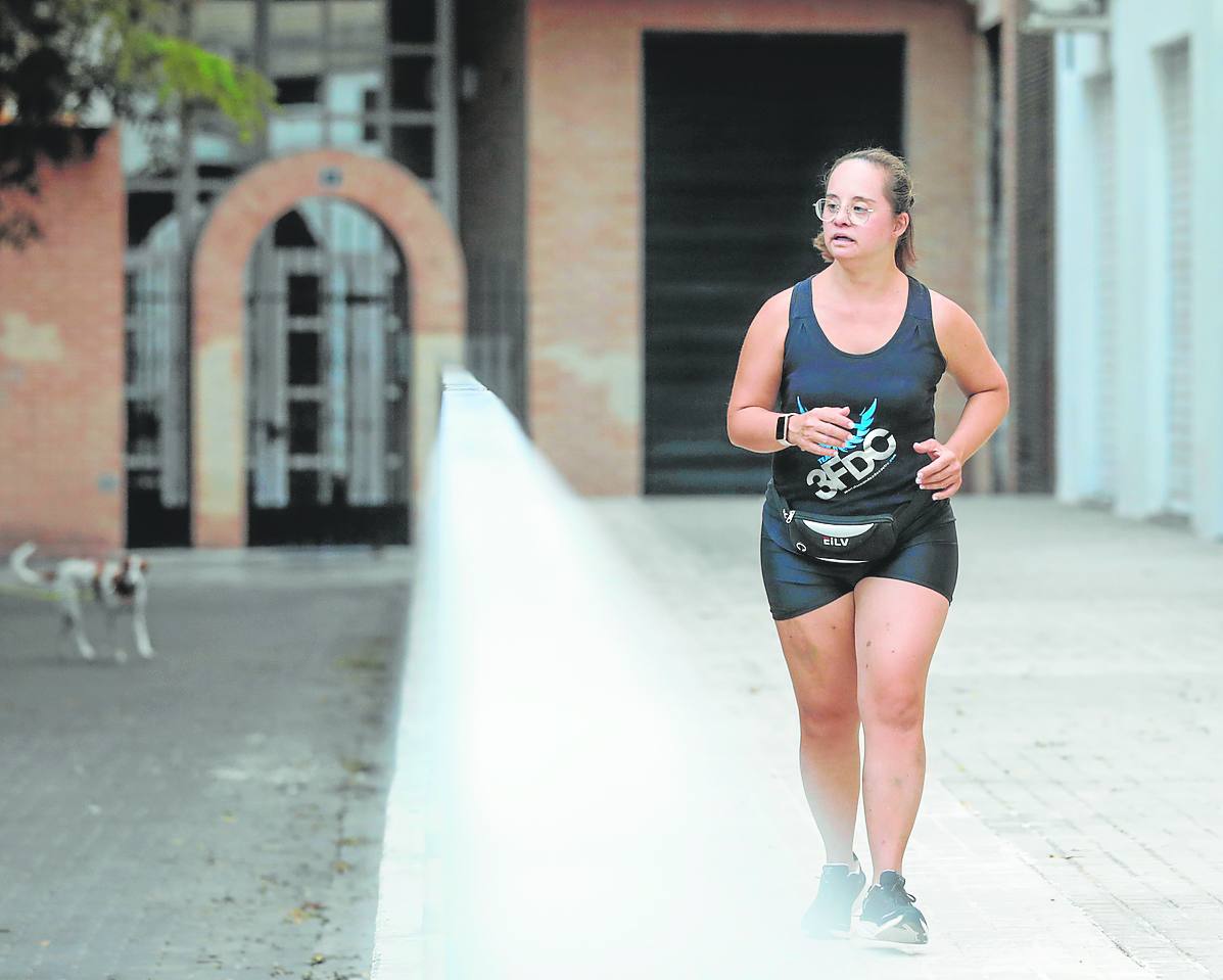 La nueva diputada, que ha participado en varias 10K, aprovecha la tarde para practicar running.