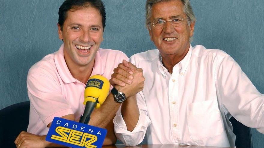 Pepe Domingo Castaño y Paco González, cuando dirigían Carrusel deportivo en la Cadena Ser.