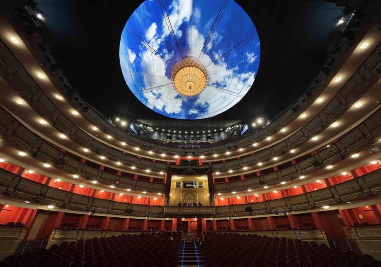 Plensa abre al cielo el Teatro Real